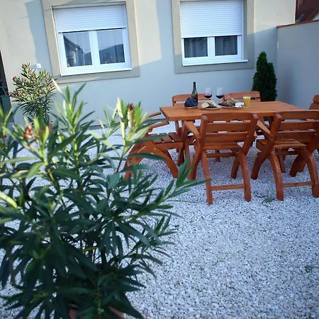 Apartment A Zoldbiciklis Haz