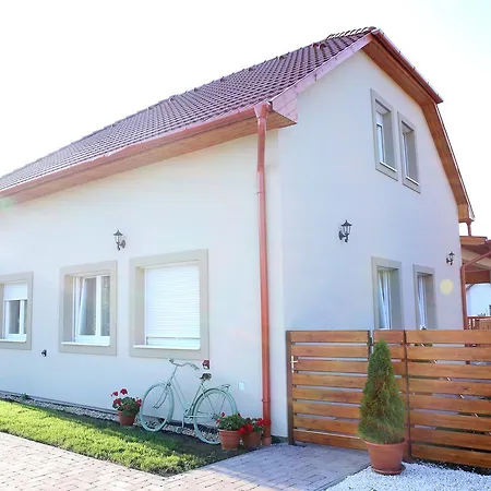 Apartment A Zoldbiciklis Haz *