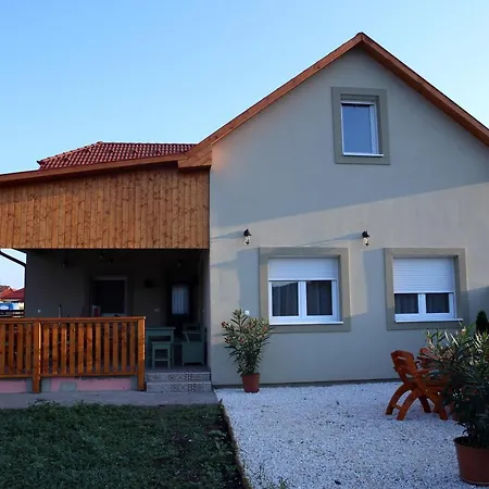 Apartment A Zoldbiciklis Haz